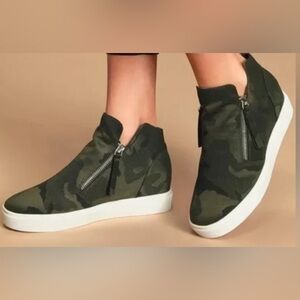 Steve Madden Green Camo Wedge Sneakers Size 7.5